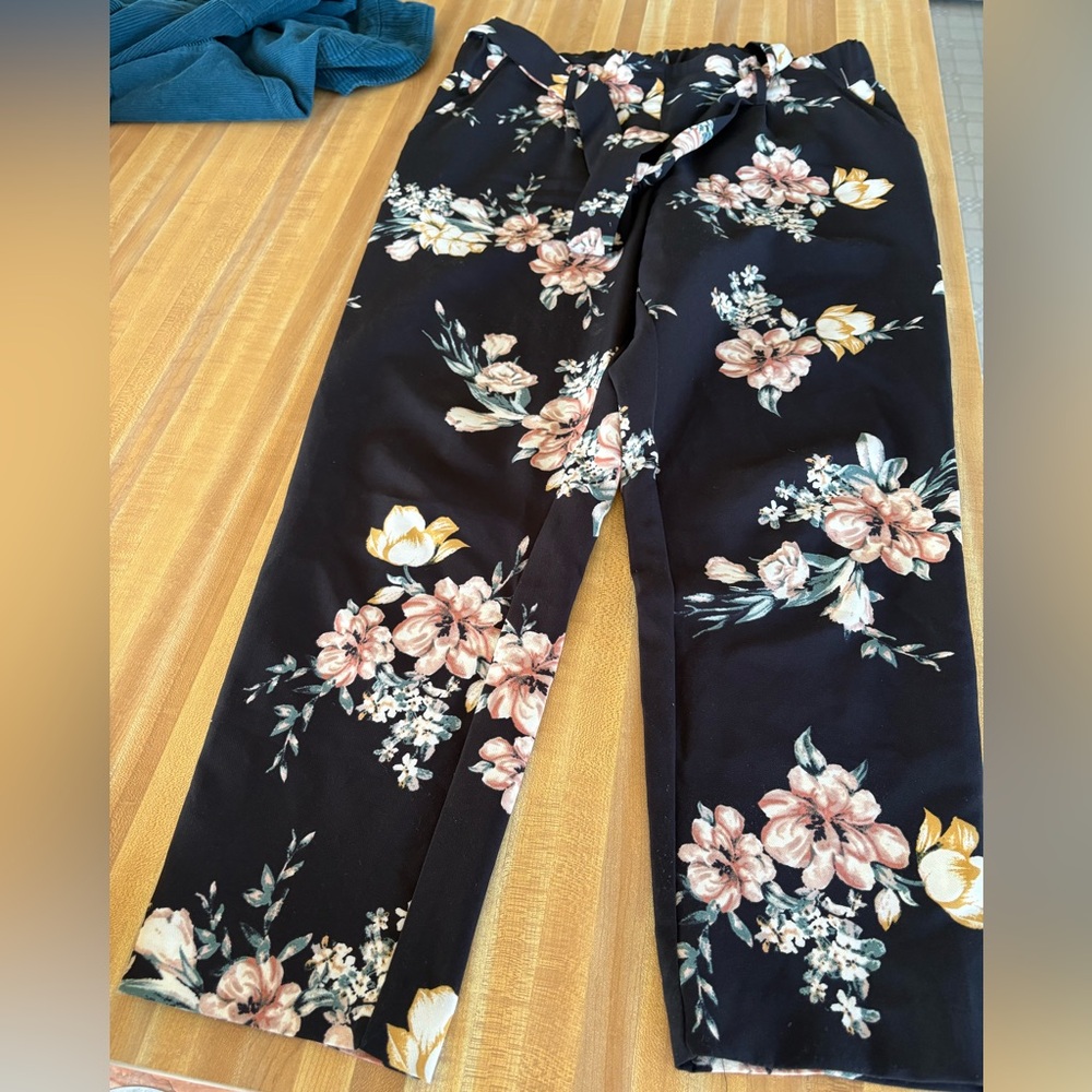 Black floral dress pants - Picture 2 of 6